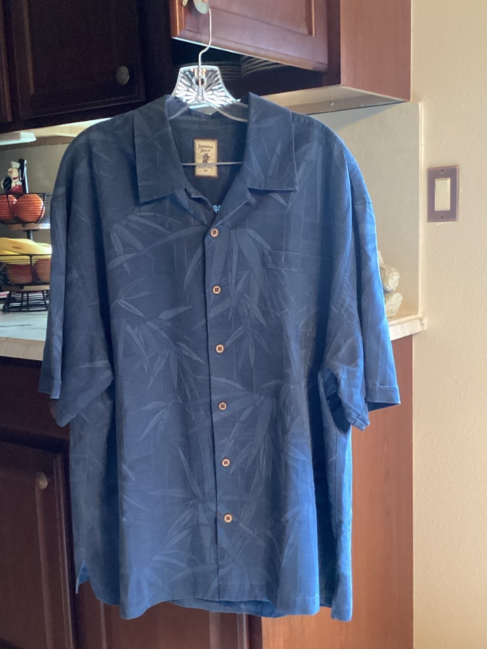 Jamaica Jaxx Men's Navy Short-Sleeve Button Down Shirt with Leaf Motif